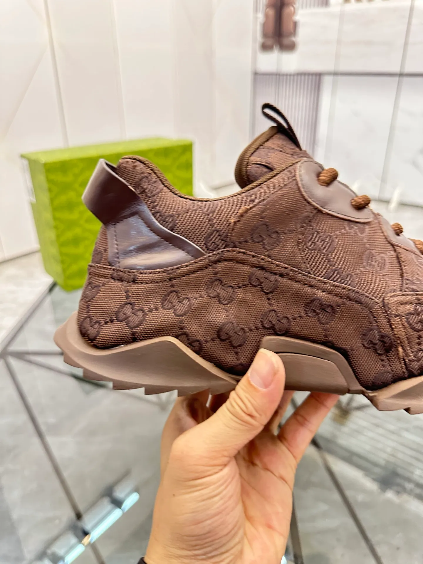 Men's shoes for sale 💰: 💰P580¥ Product trademark: Gucci* "Gucci*" low-top casual shoes Regular size: 38-45 (can be customized to 46) Large size Product materials: Upper imported cowhide stitching original material, breathable lining, original outsole. No.: 0008